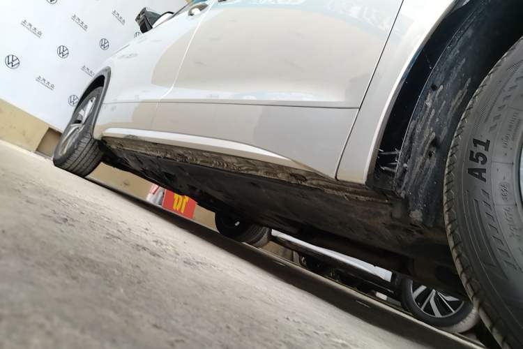Used Volkswagen Viloran 2024 330TSI Luxury Edition Right Side Sill