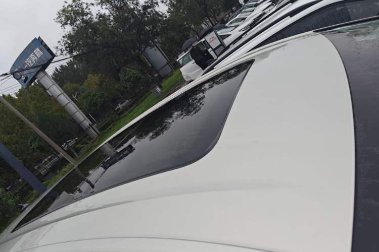 Used Volkswagen Viloran 2024 330TSI Luxury Edition Roof