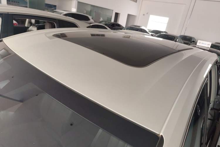 Used Volkswagen Viloran 2024 330TSI Luxury Edition Roof