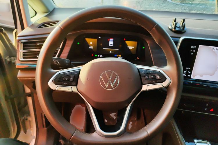 Used Volkswagen Viloran 2024 330TSI Luxury Edition Steering Wheel
