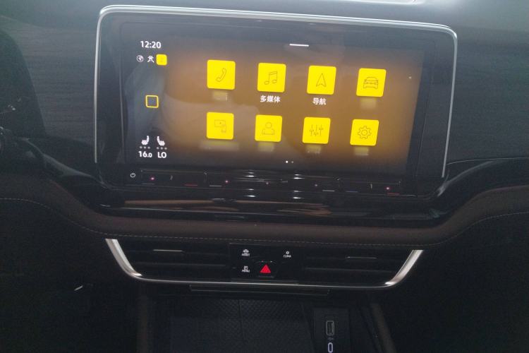 Used Volkswagen Viloran 2024 330TSI Luxury Edition Audio And AC Panel