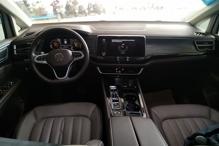 Used Volkswagen Viloran 2024 330TSI Luxury Edition Center Console
