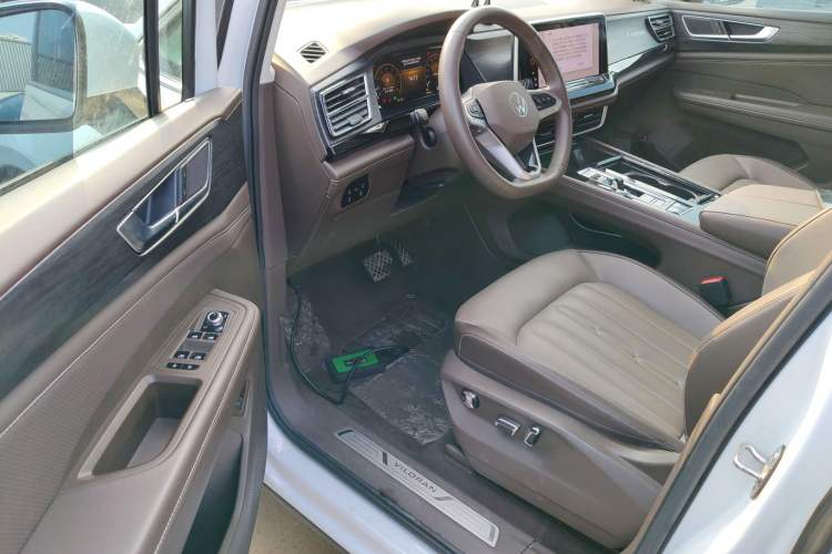 Used Volkswagen Viloran 2024 330TSI Luxury Edition Driver Seat