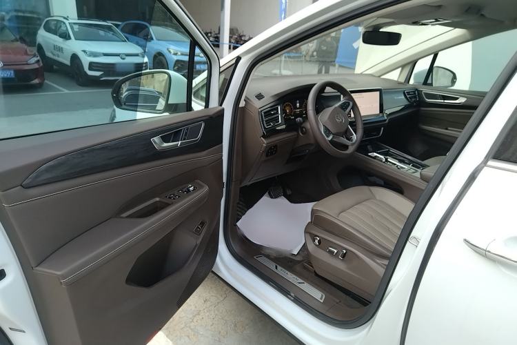 Used Volkswagen Viloran 2024 330TSI Luxury Edition Driver Seat