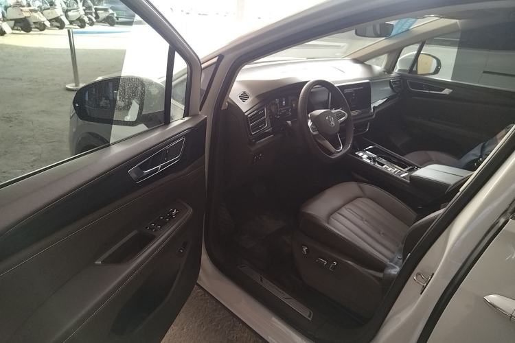 Used Volkswagen Viloran 2024 330TSI Luxury Edition Driver Seat