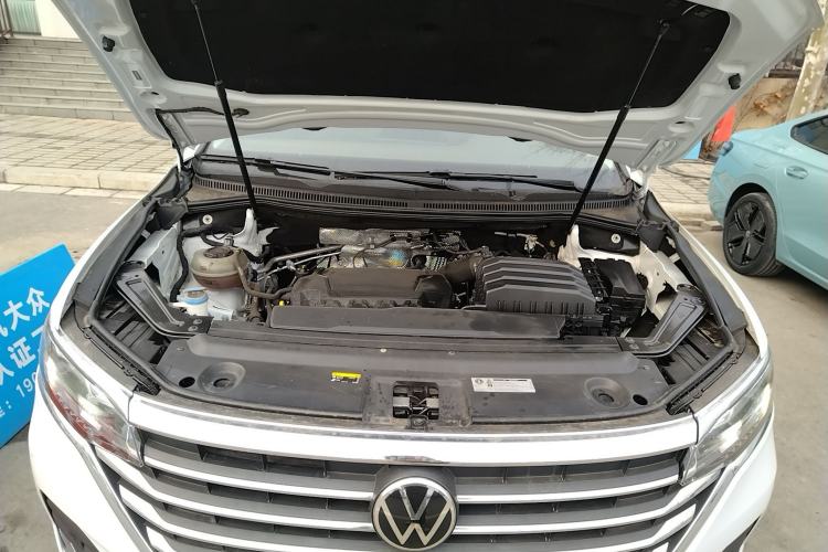 Used Volkswagen Viloran 2024 330TSI Luxury Edition Engine Bay
