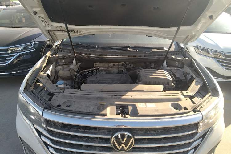 Used Volkswagen Viloran 2024 330TSI Luxury Edition Engine Bay