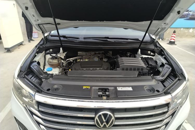 Used Volkswagen Viloran 2024 330TSI Luxury Edition Engine Bay