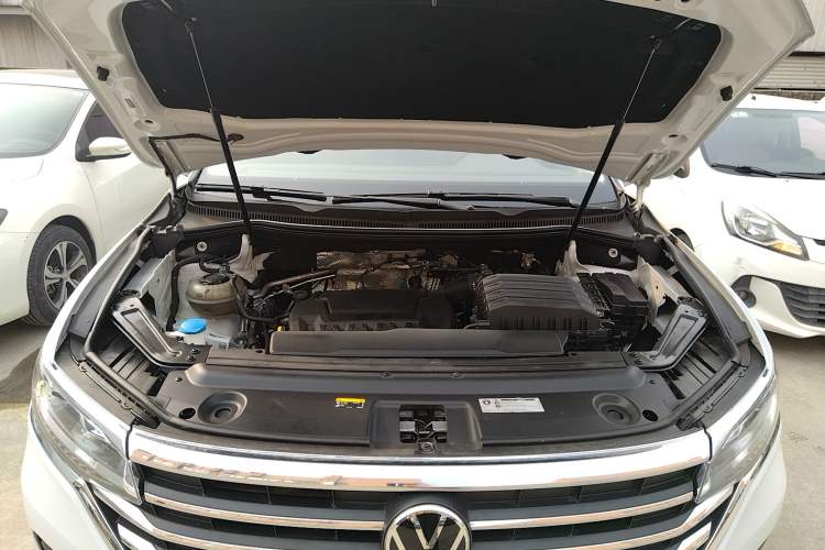 Used Volkswagen Viloran 2024 330TSI Luxury Edition Engine Bay