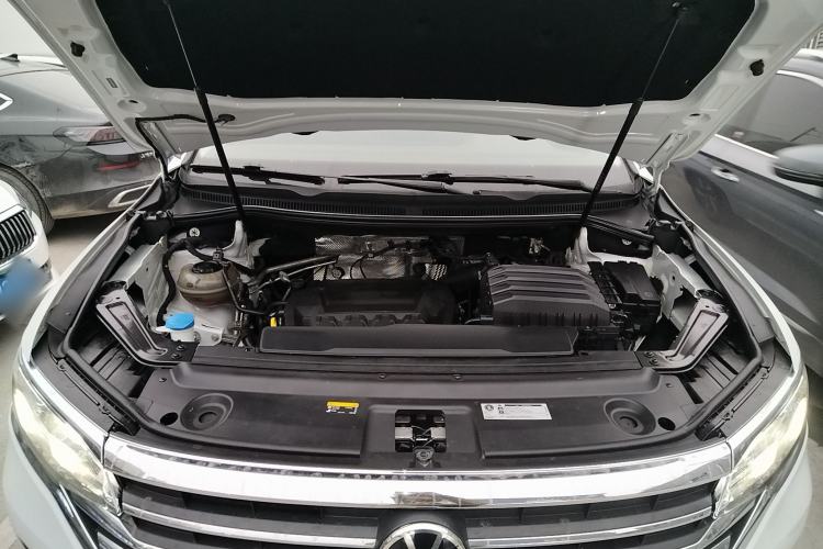 Used Volkswagen Viloran 2024 330TSI Luxury Edition Engine Bay