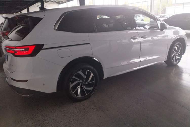 Used Volkswagen Viloran 2024 330TSI Luxury Edition Exterior 3