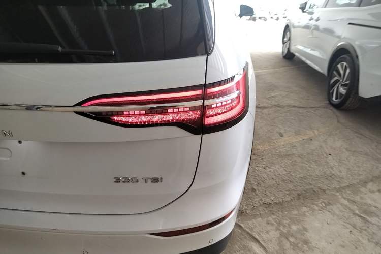 Used Volkswagen Viloran 2024 330TSI Luxury Edition Exterior 3