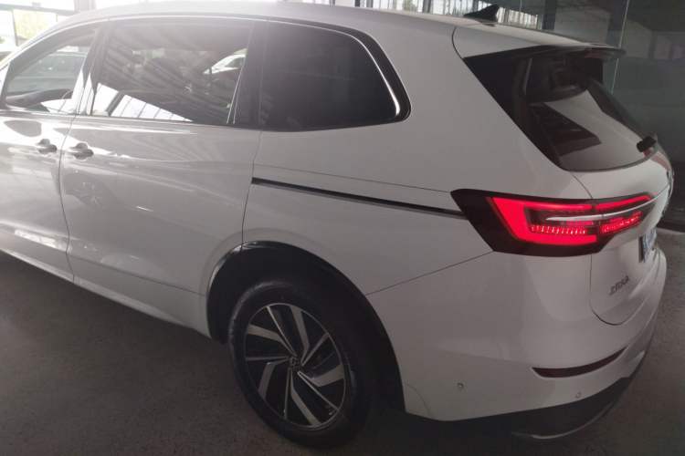 Used Volkswagen Viloran 2024 330TSI Luxury Edition Exterior 5