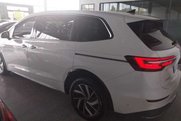 Used Volkswagen Viloran 2024 330TSI Luxury Edition Exterior 6
