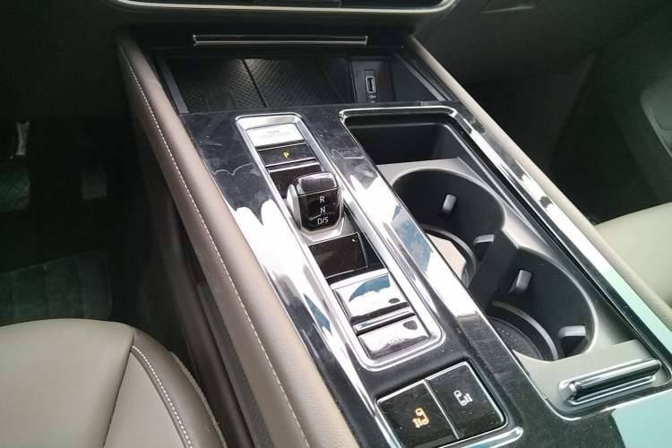 Used Volkswagen Viloran 2024 330TSI Luxury Edition Gear Lever