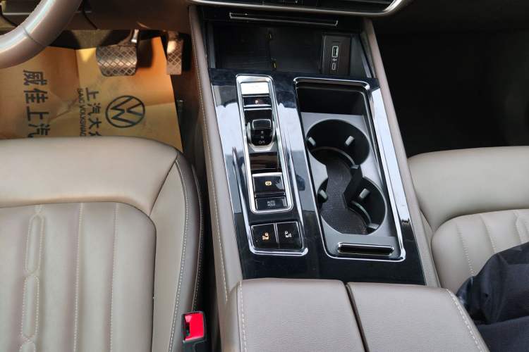 Used Volkswagen Viloran 2024 330TSI Luxury Edition Gear Lever