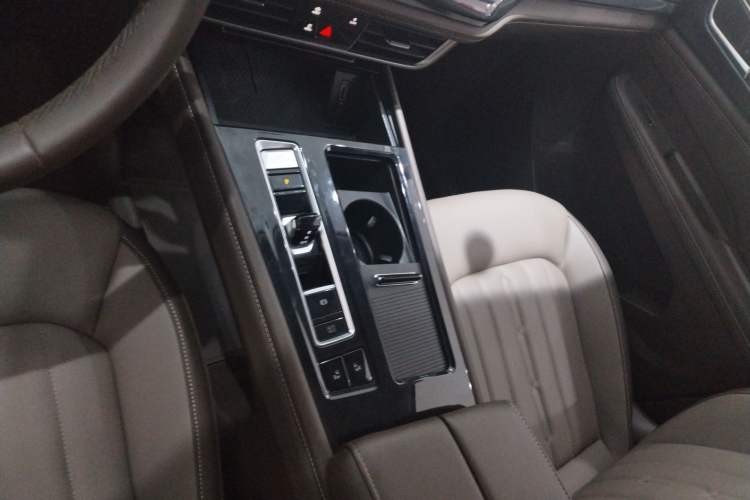 Used Volkswagen Viloran 2024 330TSI Luxury Edition Gear Lever