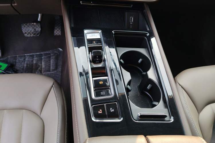 Used Volkswagen Viloran 2024 330TSI Luxury Edition Gear Lever