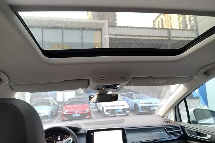 Used Volkswagen Viloran 2024 330TSI Luxury Edition Headliner