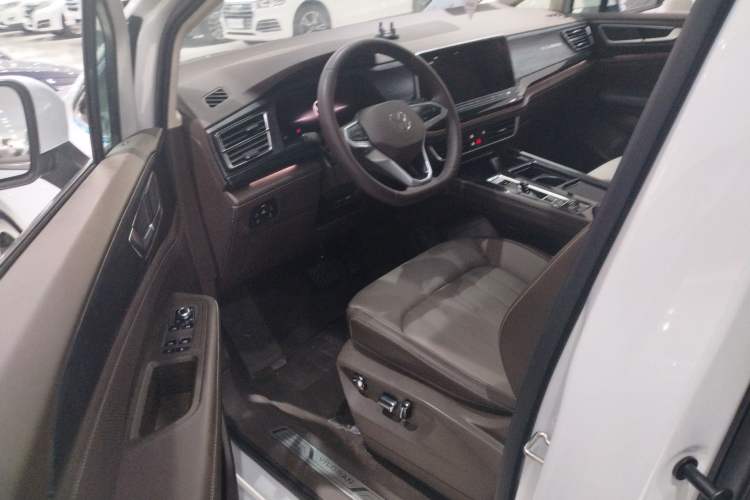 Used Volkswagen Viloran 2024 330TSI Luxury Edition Interior 2