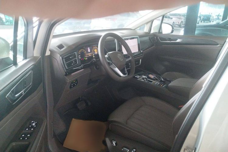 Used Volkswagen Viloran 2024 330TSI Luxury Edition Interior 3