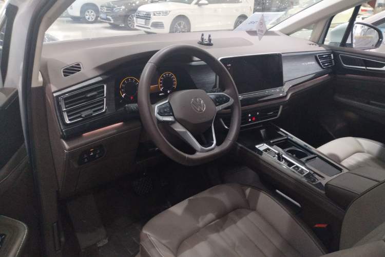 Used Volkswagen Viloran 2024 330TSI Luxury Edition Interior 3