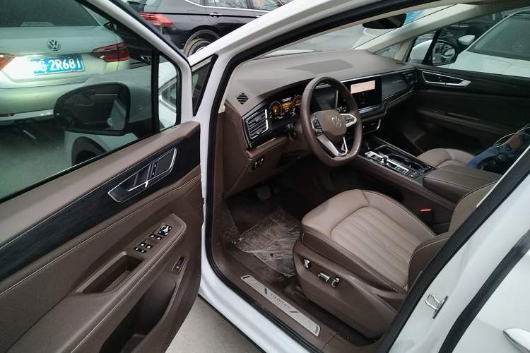 Used Volkswagen Viloran 2024 330TSI Luxury Edition Interior 3