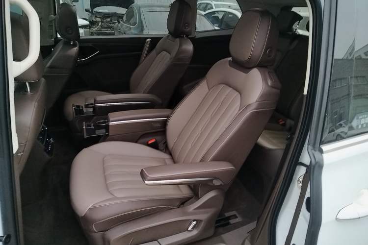 Used Volkswagen Viloran 2024 330TSI Luxury Edition Interior 4