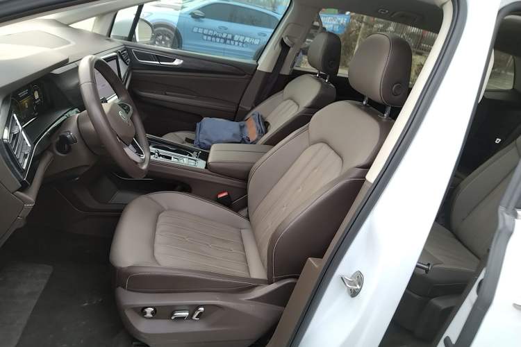 Used Volkswagen Viloran 2024 330TSI Luxury Edition Left Front Seat
