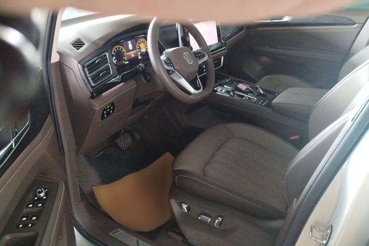 Used Volkswagen Viloran 2024 330TSI Luxury Edition Left Front Seat