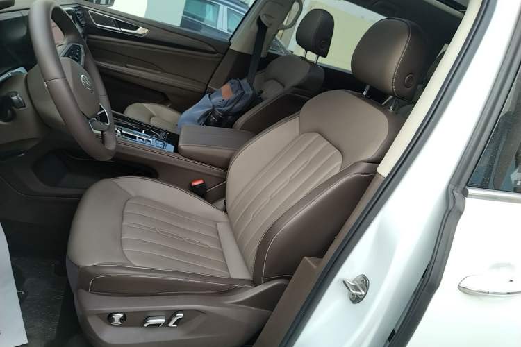 Used Volkswagen Viloran 2024 330TSI Luxury Edition Left Front Seat