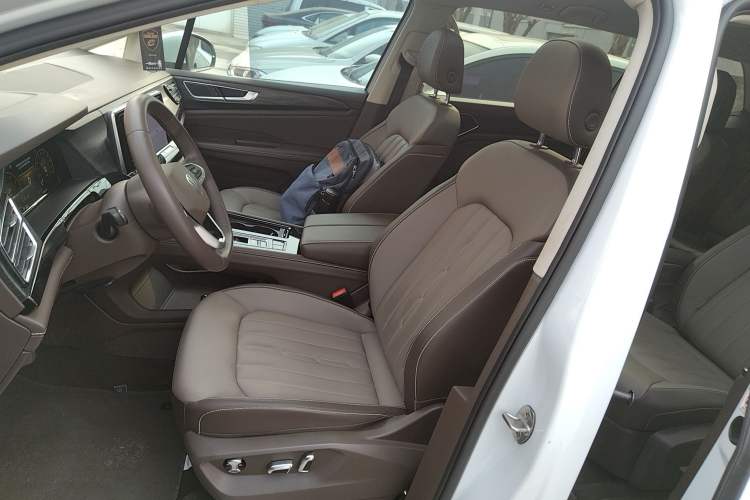 Used Volkswagen Viloran 2024 330TSI Luxury Edition Left Front Seat