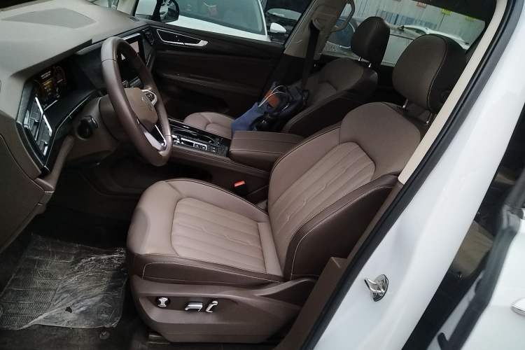 Used Volkswagen Viloran 2024 330TSI Luxury Edition Left Front Seat