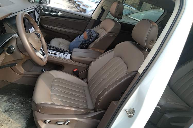 Used Volkswagen Viloran 2024 330TSI Luxury Edition Left Front Seat
