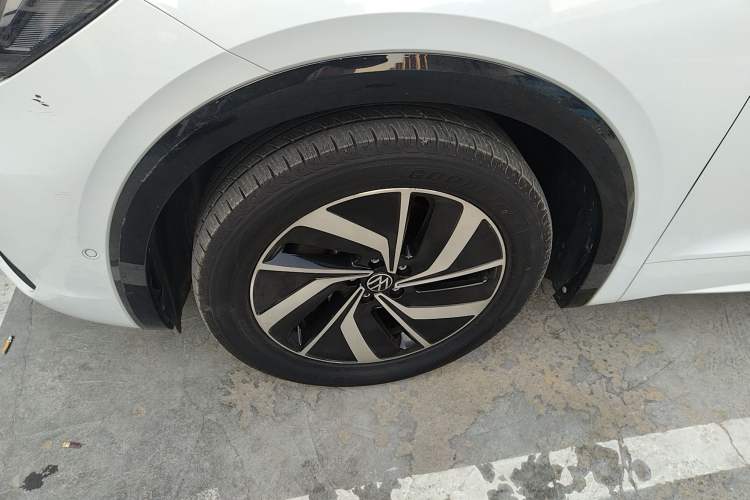 Used Volkswagen Viloran 2024 330TSI Luxury Edition Left Front Wheel Hub