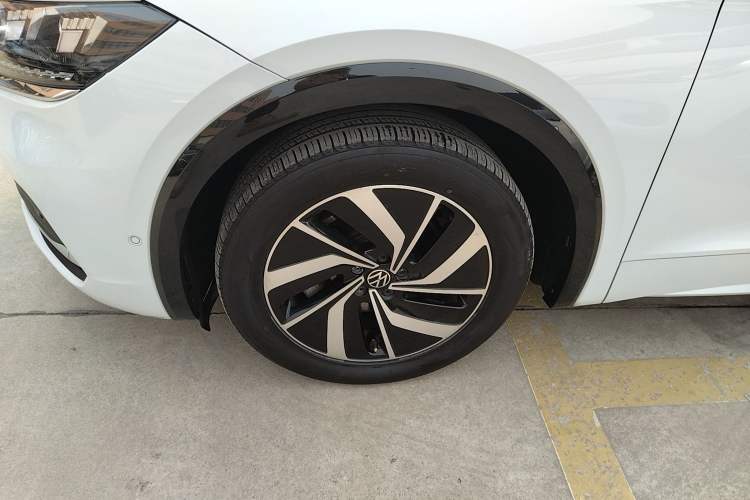 Used Volkswagen Viloran 2024 330TSI Luxury Edition Left Front Wheel Hub