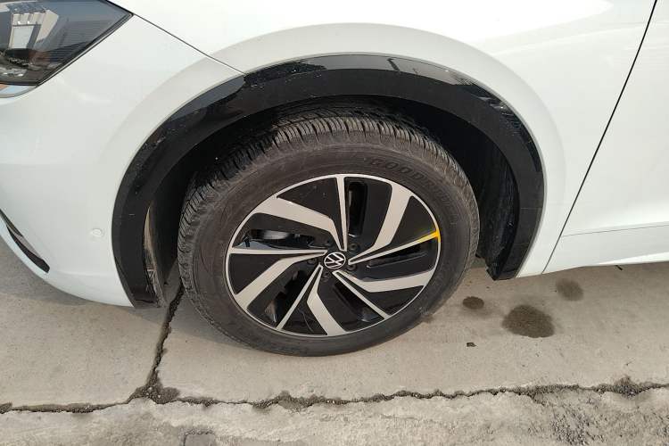 Used Volkswagen Viloran 2024 330TSI Luxury Edition Left Front Wheel Hub