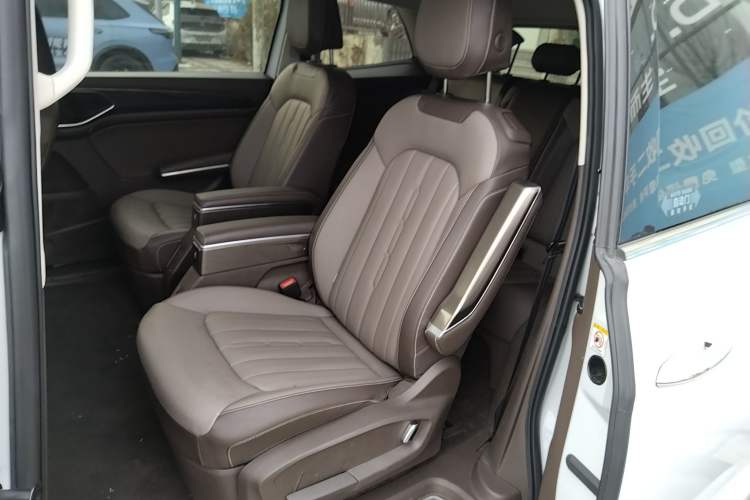 Used Volkswagen Viloran 2024 330TSI Luxury Edition Left Rear Seat