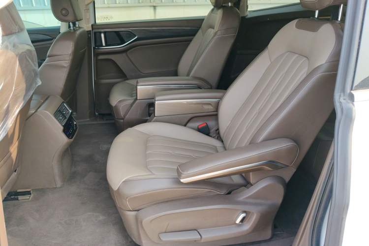 Used Volkswagen Viloran 2024 330TSI Luxury Edition Left Rear Seat