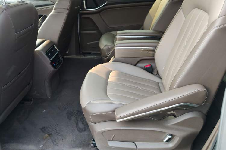 Used Volkswagen Viloran 2024 330TSI Luxury Edition Left Rear Seat