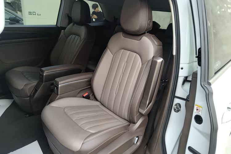 Used Volkswagen Viloran 2024 330TSI Luxury Edition Left Rear Seat