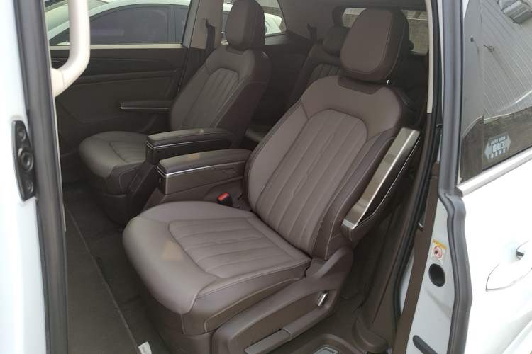 Used Volkswagen Viloran 2024 330TSI Luxury Edition Left Rear Seat