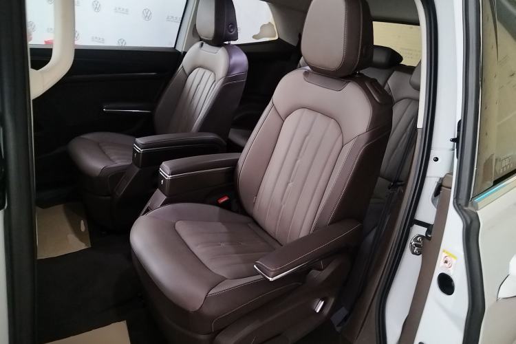 Used Volkswagen Viloran 2024 330TSI Luxury Edition Left Rear Seat