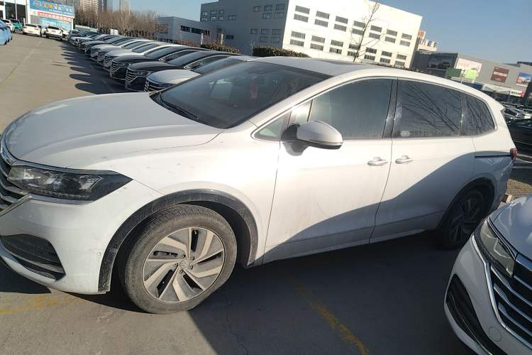 Used Volkswagen Viloran 2024 330TSI Luxury Edition Left Side