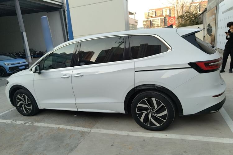 Used Volkswagen Viloran 2024 330TSI Luxury Edition Left Side