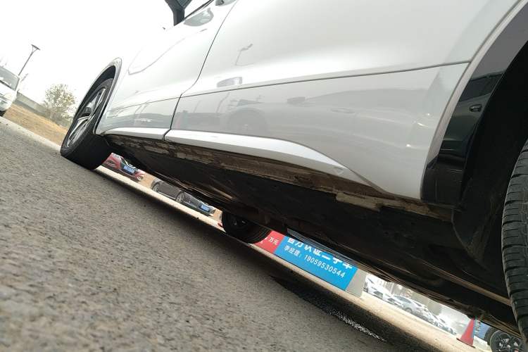 Used Volkswagen Viloran 2024 330TSI Luxury Edition Left Side Sill