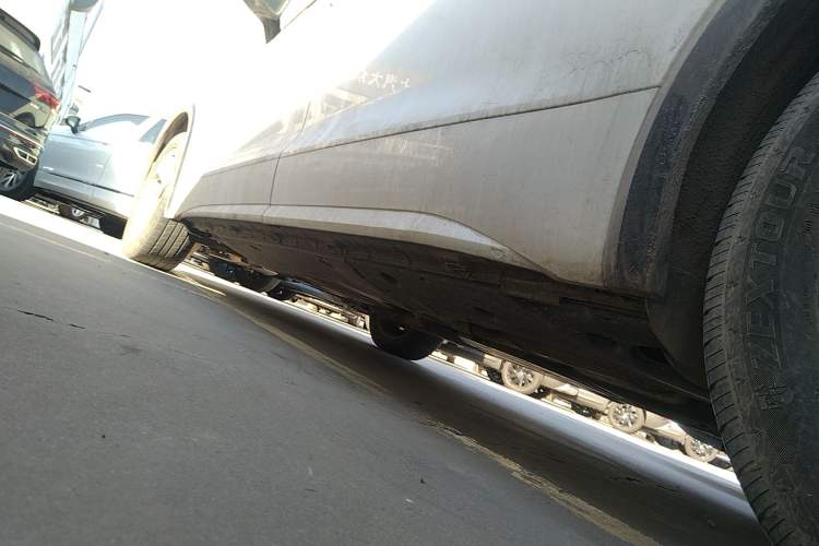 Used Volkswagen Viloran 2024 330TSI Luxury Edition Left Side Sill