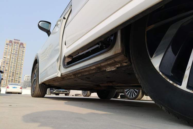 Used Volkswagen Viloran 2024 330TSI Luxury Edition Left Side Sill