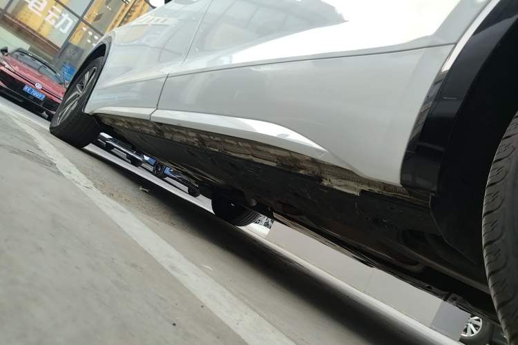 Used Volkswagen Viloran 2024 330TSI Luxury Edition Left Side Sill