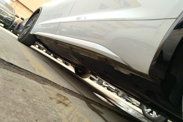 Used Volkswagen Viloran 2024 330TSI Luxury Edition Left Side Sill